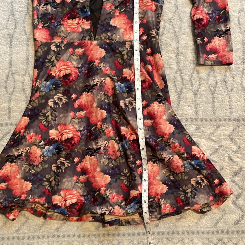 Women dress - Picture 5 of 8